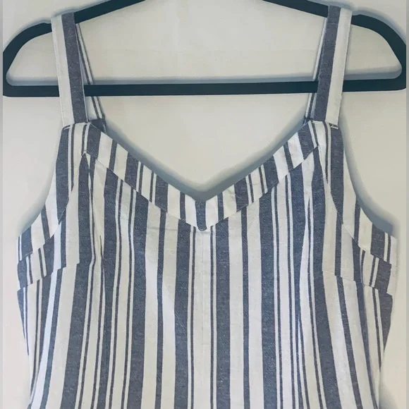 Roxy Women’s Navy and White Striped Dress, XL
85% Cotton, 15 Linen - Picture 6 of 15